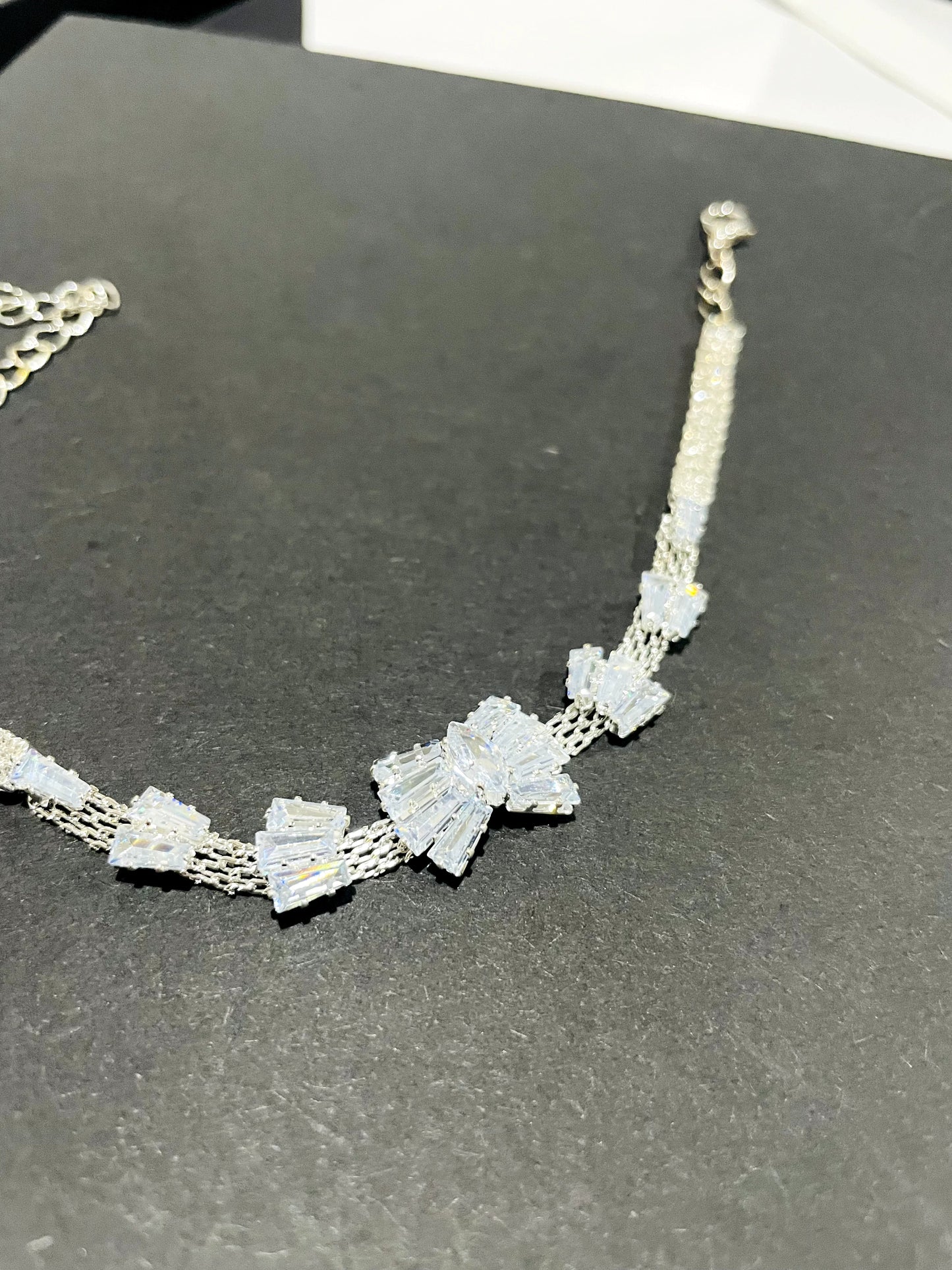 SnowPetal – Delicate Flower Bracelet | Nimora