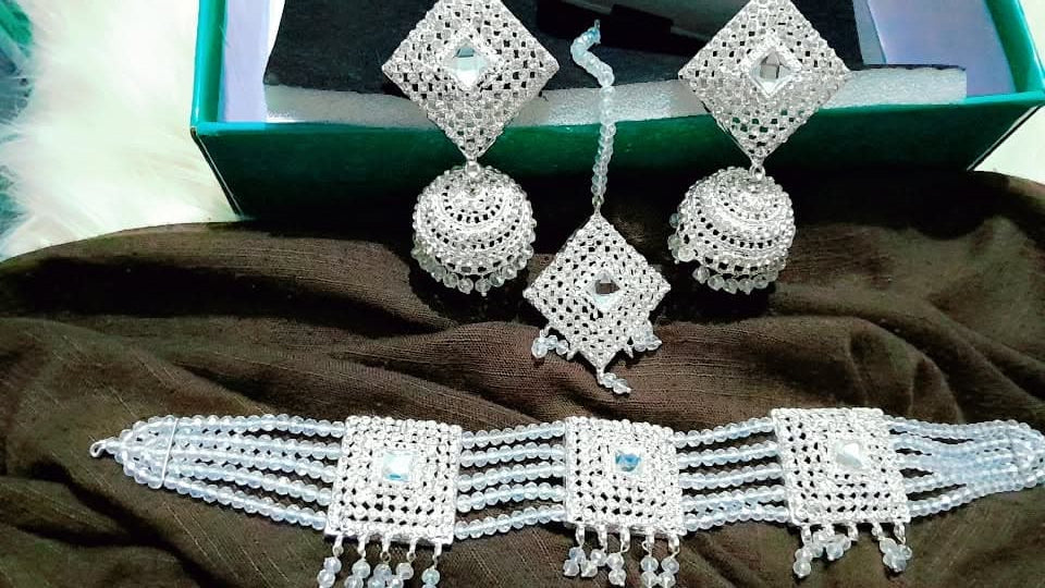 Pearl Crystal Choker Set – Necklace, Earrings & Bindia
