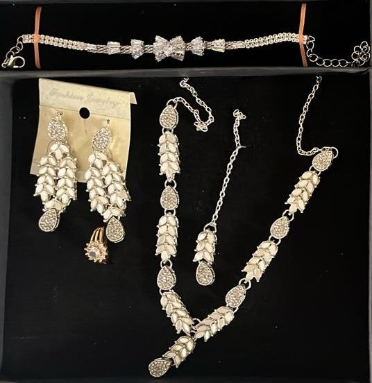3 in 1 Jewelry Deal | Necklace Set + Bracelet + Ring | Free Delivery
